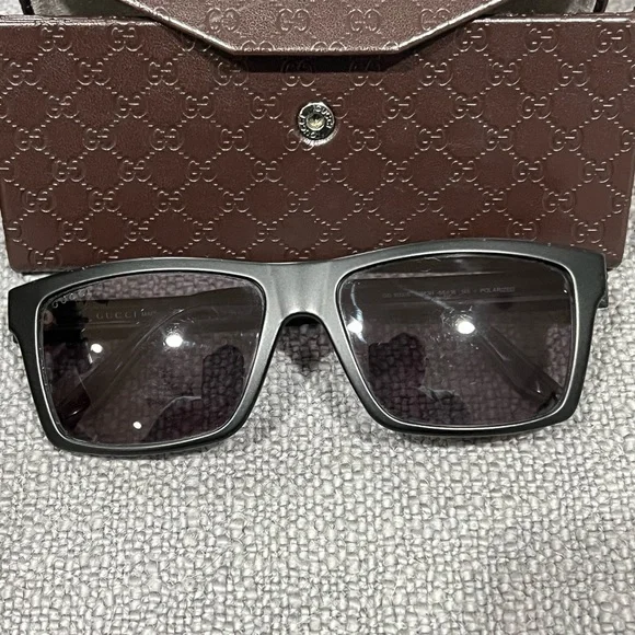 Gucci Black and Brown polarized Sunglasses with Case - Picture 2 of 9